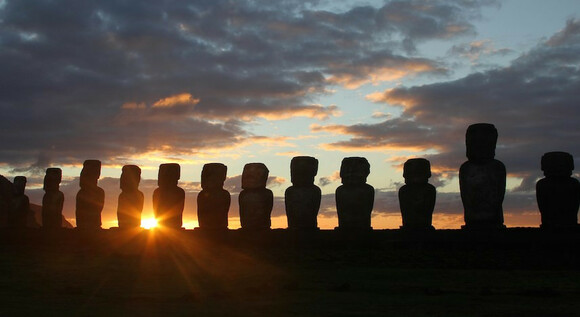 Santiago y las maravillas de Rapa Nui