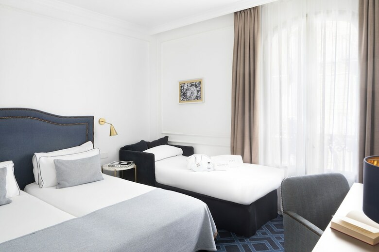 Hotel Midmost