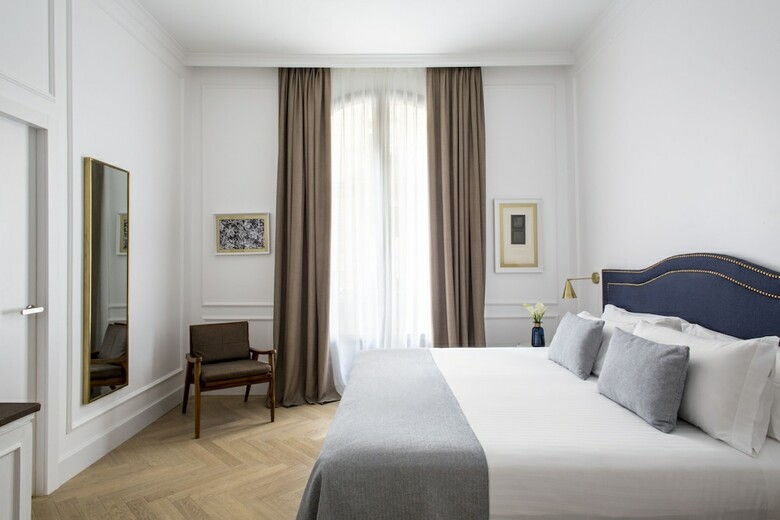Hotel Midmost