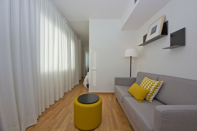 Aparthotel Atenea Vall�s