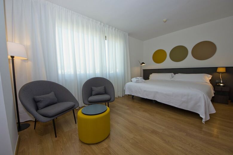 Aparthotel Atenea Vall�s