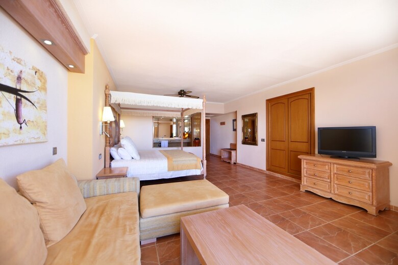 Hotel Iberostar Jard�n Del Sol Suites - Adults Only