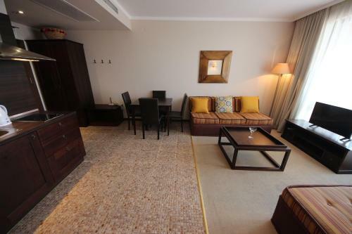 Menada Apartments In Royal Beach