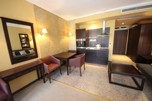Menada Apartments In Royal Beach