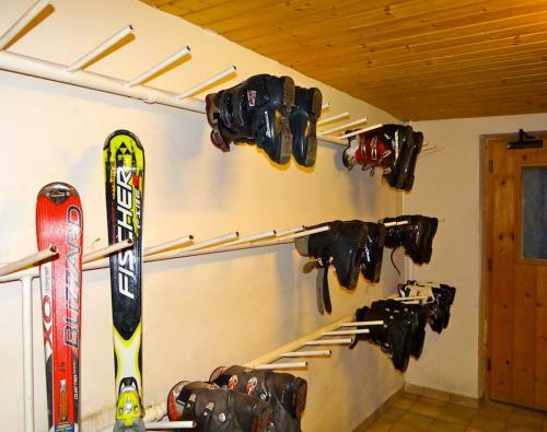 Hostal Ski & Bike Pension Maria