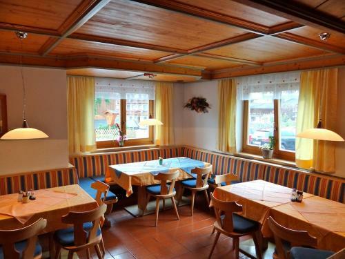 Hostal Ski & Bike Pension Maria