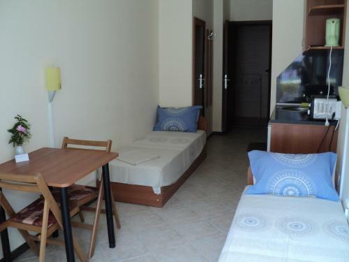 Meni Apartments And Guest Rooms