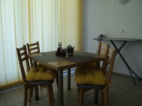 Meni Apartments And Guest Rooms