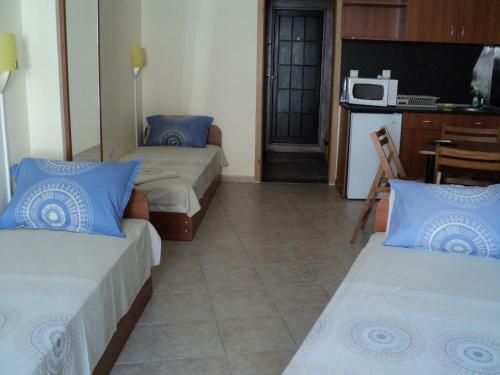 Meni Apartments And Guest Rooms