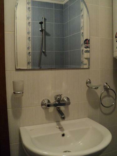 Meni Apartments And Guest Rooms