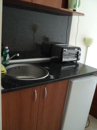 Meni Apartments And Guest Rooms
