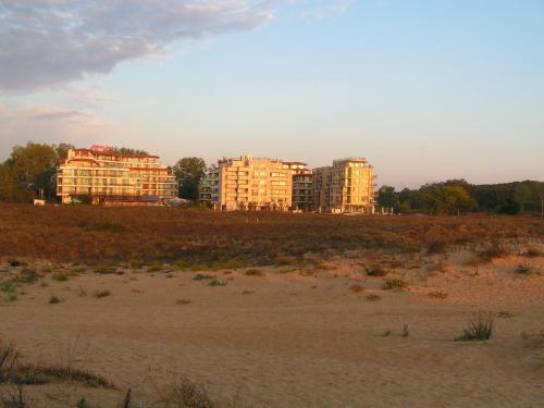 Golden Dunes Primorsko Apartments