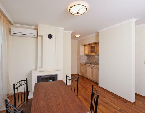 Rose Gardens Apartments