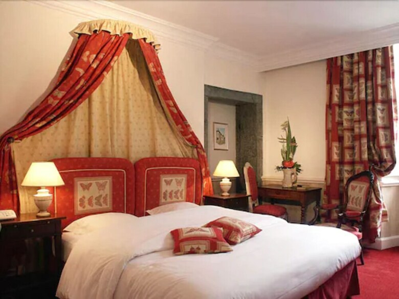 Hotel Ch�teau Des Comtes De Challes