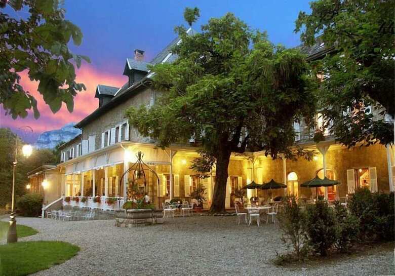 Hotel Ch�teau Des Comtes De Challes