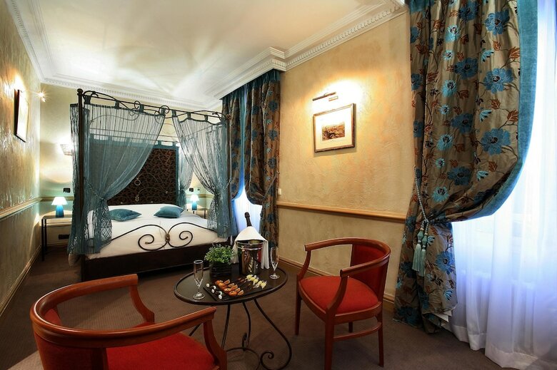 Hotel Ch�teau Des Comtes De Challes