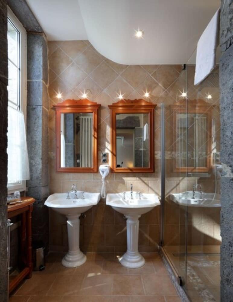 Hotel Ch�teau Des Comtes De Challes