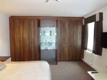 The Yenton Hotel