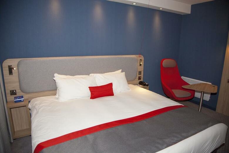 Hotel Express By Holiday Inn Cardiff Bay