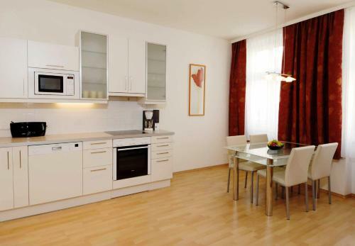 Dr. Riess Apartments