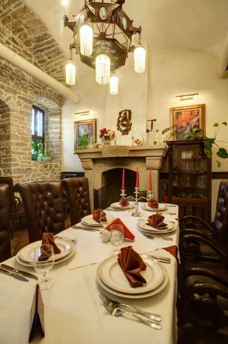 Hostal White House