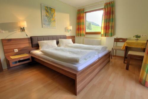 Bed & Breakfast G�stehaus H�lzl