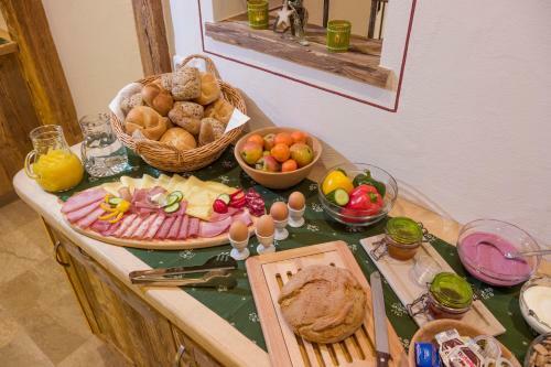 Bed & Breakfast G�stehaus H�lzl
