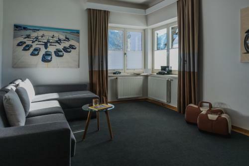 Bentley Motors Lodge
