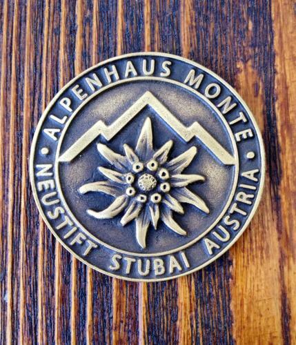 Hostal Alpenhaus Monte