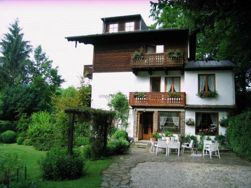 Hostal G�stehaus Sonnenwinkel - Villa R�sler