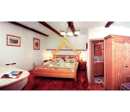 Hostal Weingut Bohrn Himmelbett