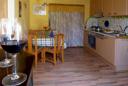 Hostal Weingut Bohrn Himmelbett