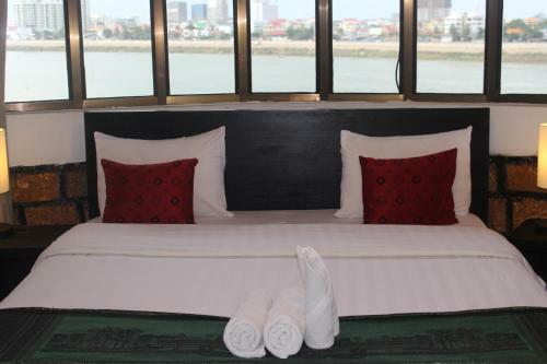 River Star Hotel