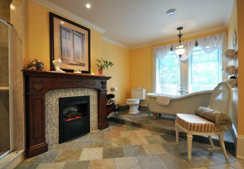 Creighton Manor Inn Bed & Breakfast