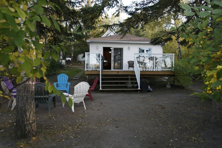 Lakefront Cottage In Manitou Beach