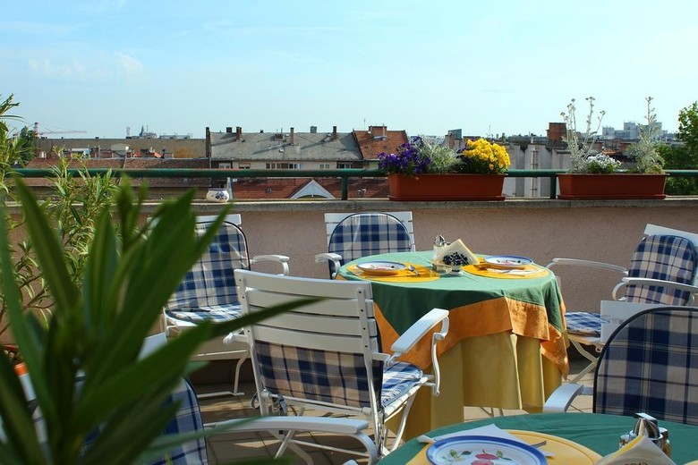 Residencia Boulevard City Pension And Apartments