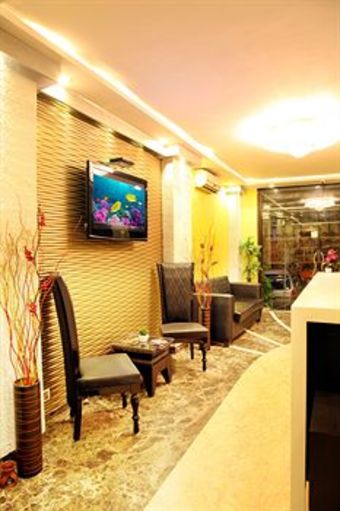 Hotel Tjs Royale