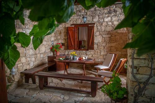 Country House Apanemia