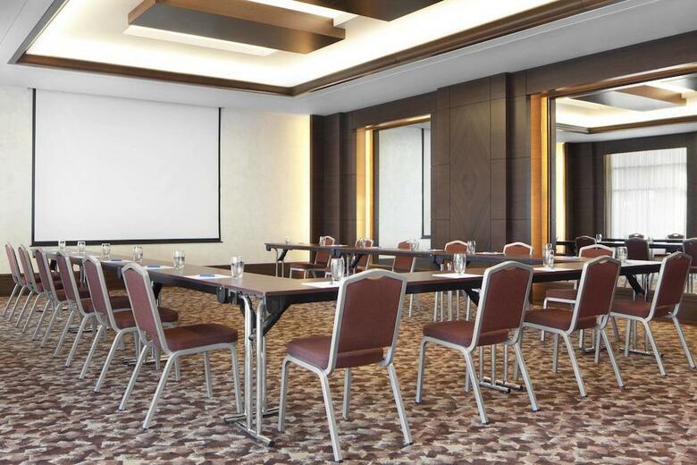Hotel Four Points By Sheraton (clase)
