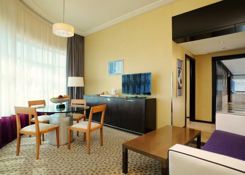 Hotel Four Points By Sheraton (clase)