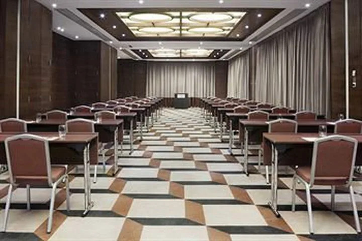 Hotel Four Points By Sheraton (clase)