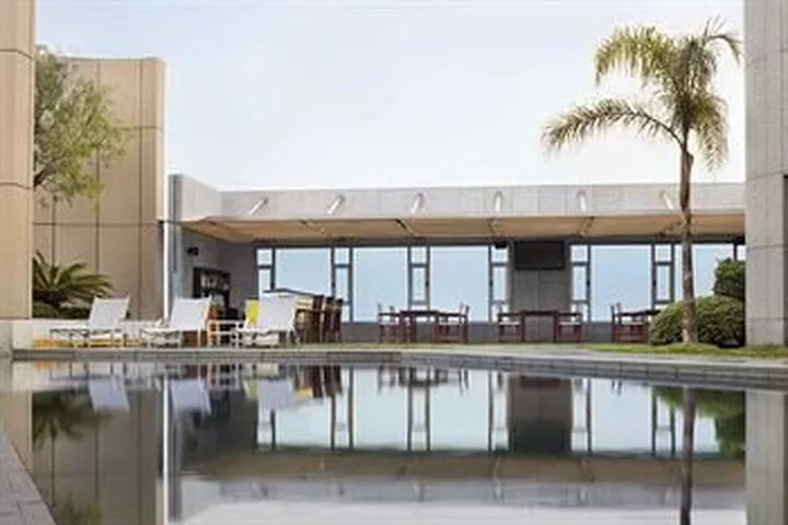 Hotel Four Points By Sheraton (clase)