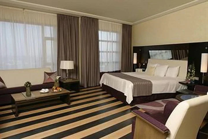 Hotel Four Points By Sheraton (clase)
