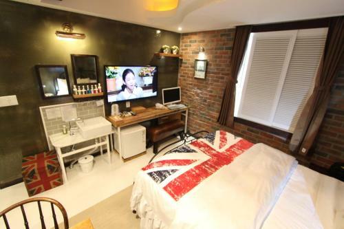 February Hotel Hwanggeum