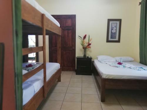 Posada Paradise Inn
