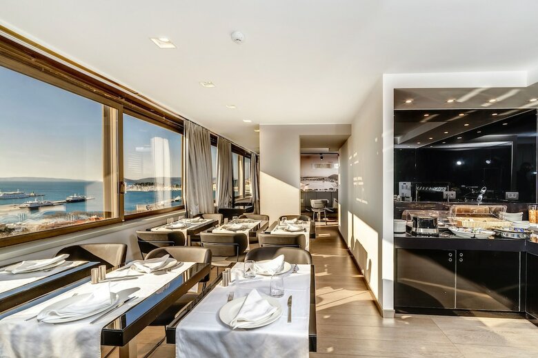 Hostal The View Luxury Rooms