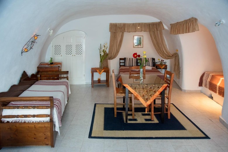 Georgis Apartments