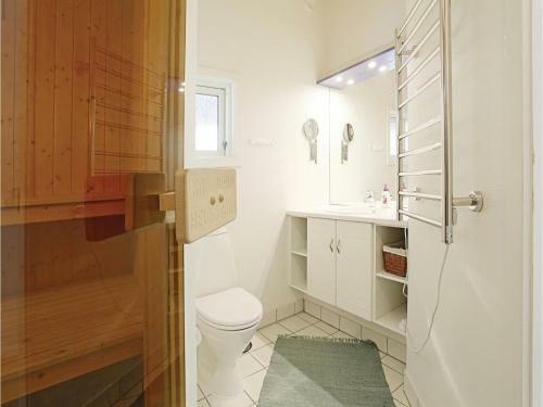 Three-bedroom Holiday Home With A Fireplace In Aakirkeby