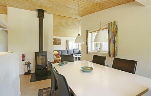 Three-bedroom Holiday Home With A Fireplace In Aakirkeby