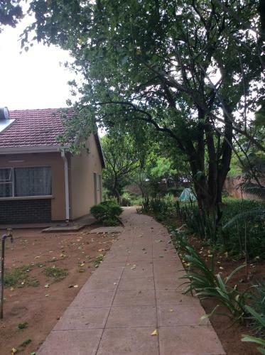 Hostal River-ridge Guest House
